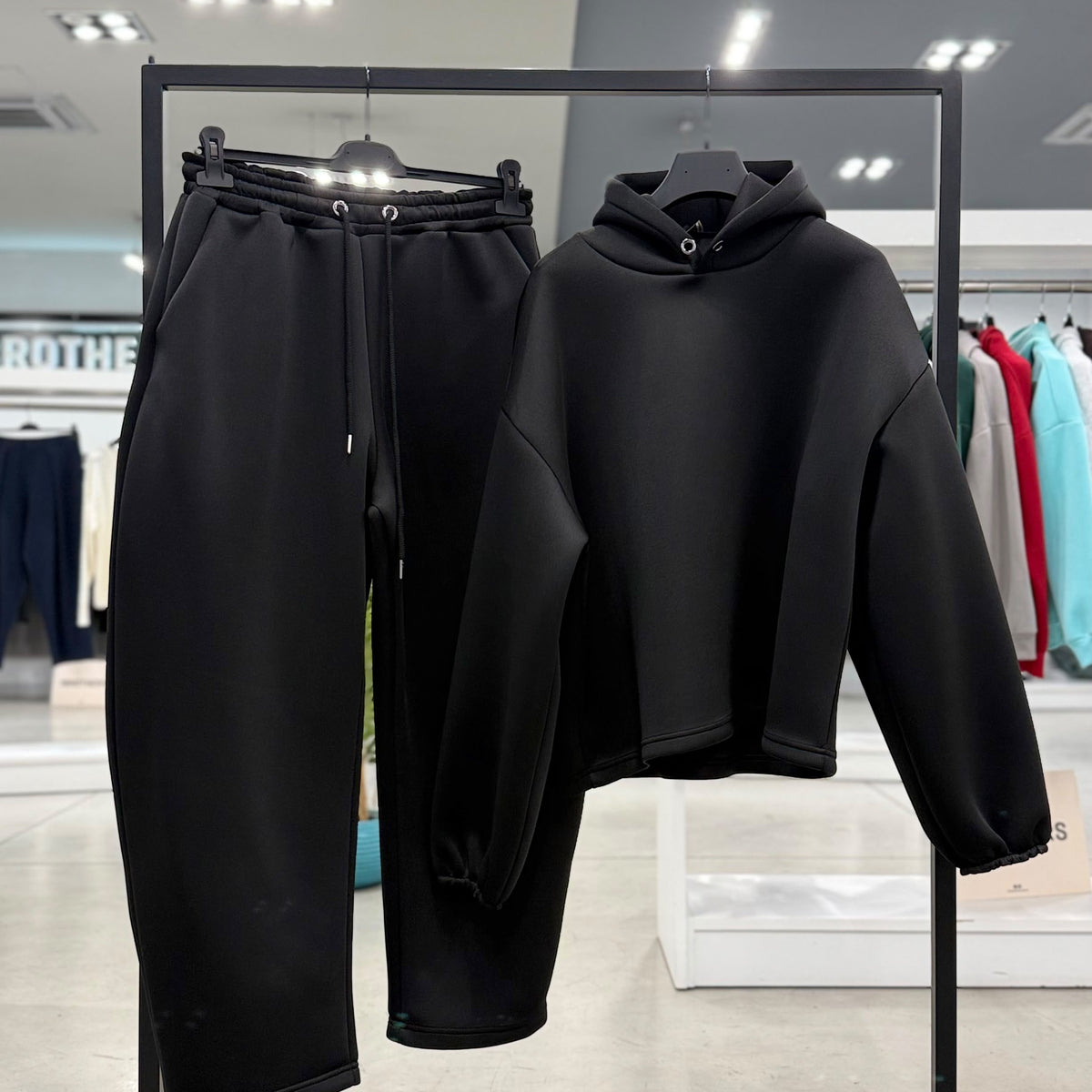 Tracksuit Flat