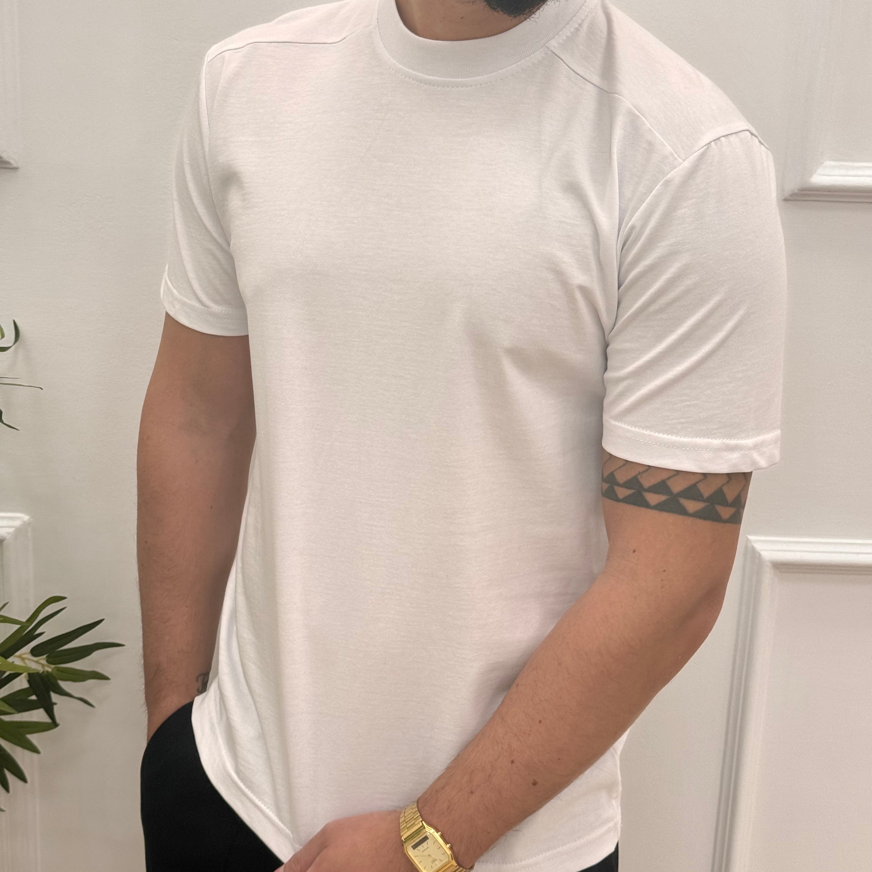 T Shirt mezzocollo basic